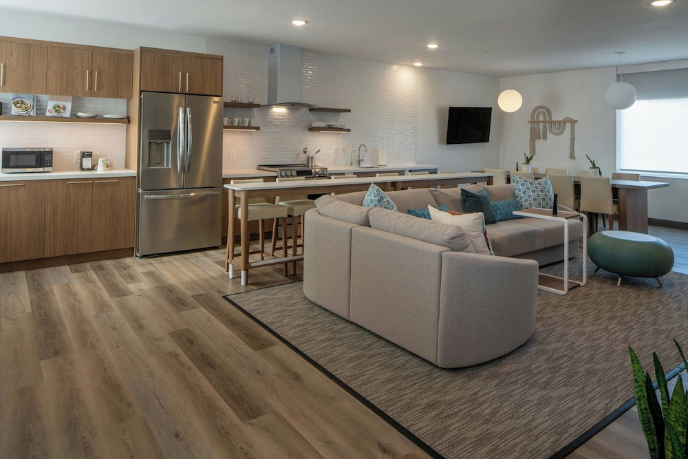 Element Indianapolis Carmel 31/54