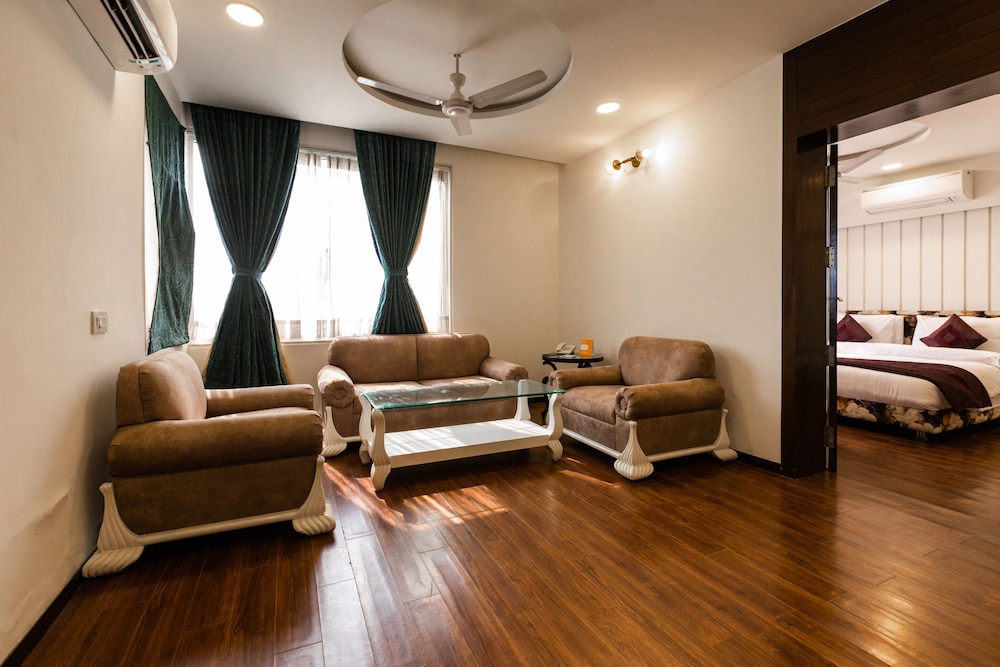 3 BY OYO Nami Residency Ahmedabad 18/25