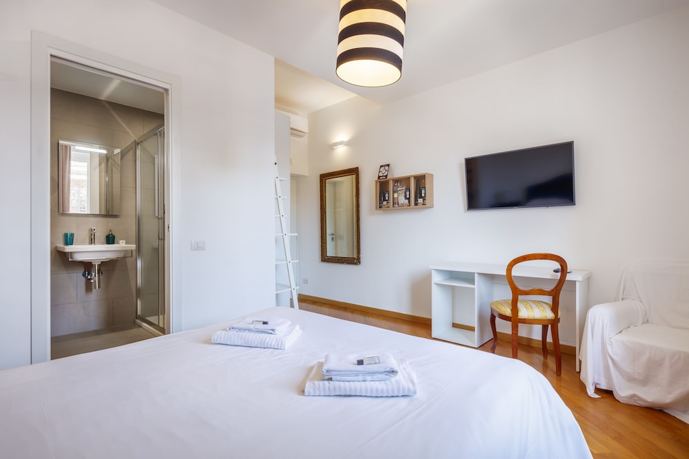 غرفة بسرير مزدوج