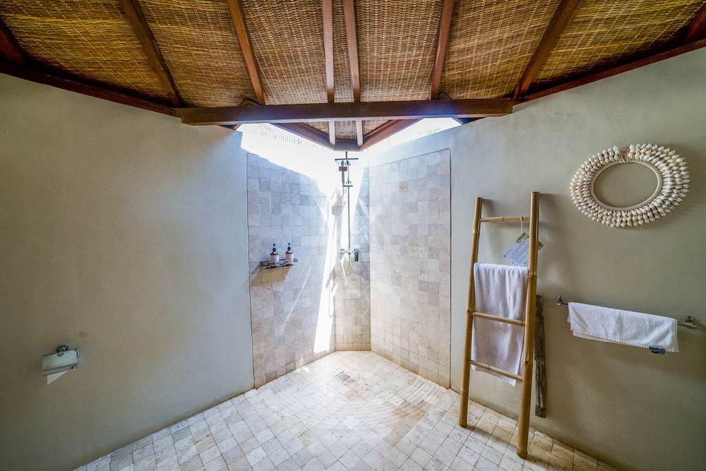 Blue Lagoon Avia Villas 48/50