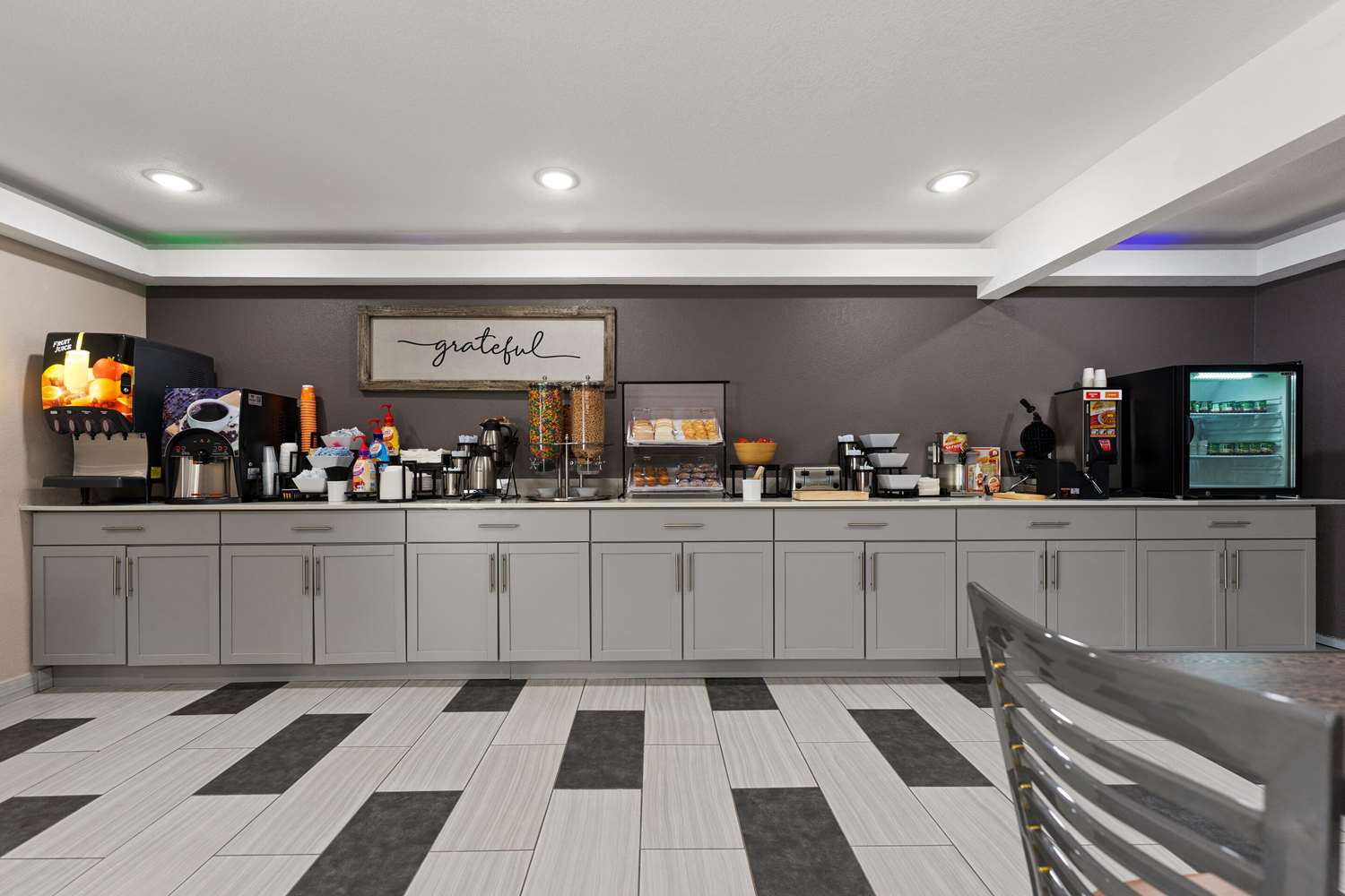 Econo Lodge Rockford Casino Area 6/37