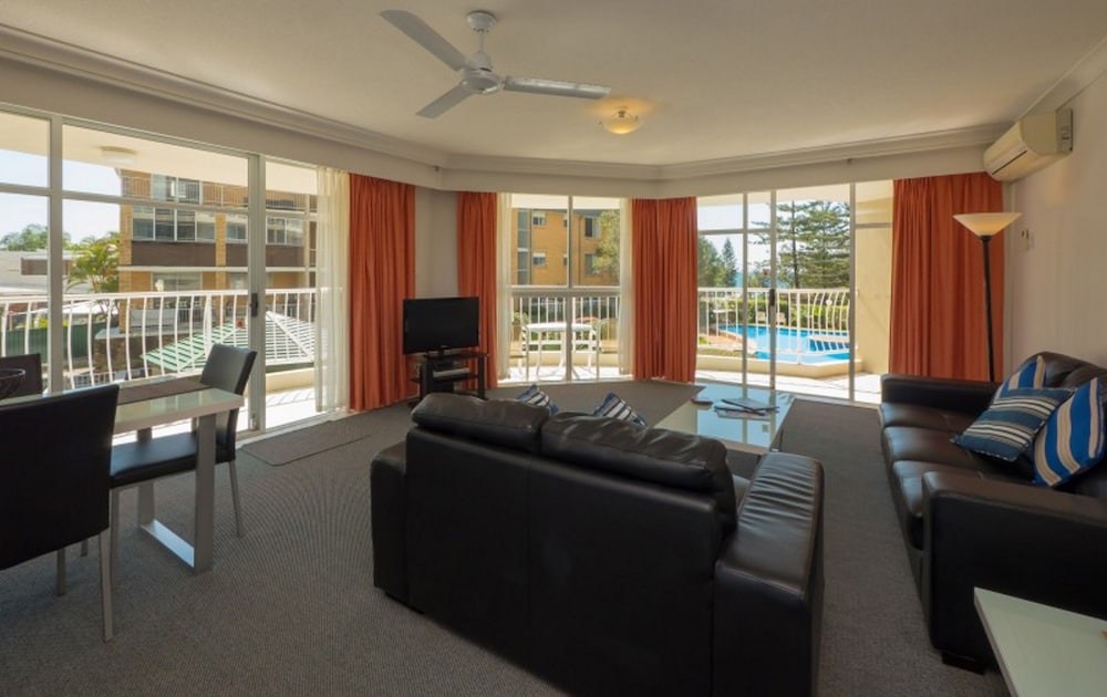 Burleigh Surf Apartments 54/77
