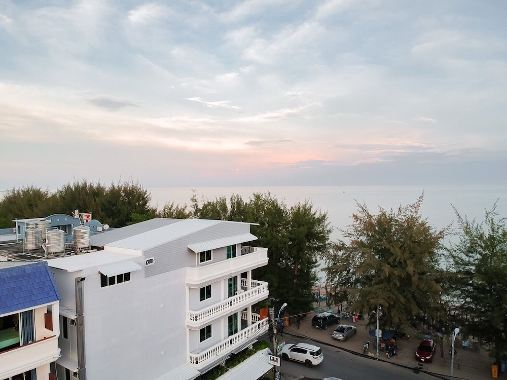 The Beach Cha Am Suite 3/50