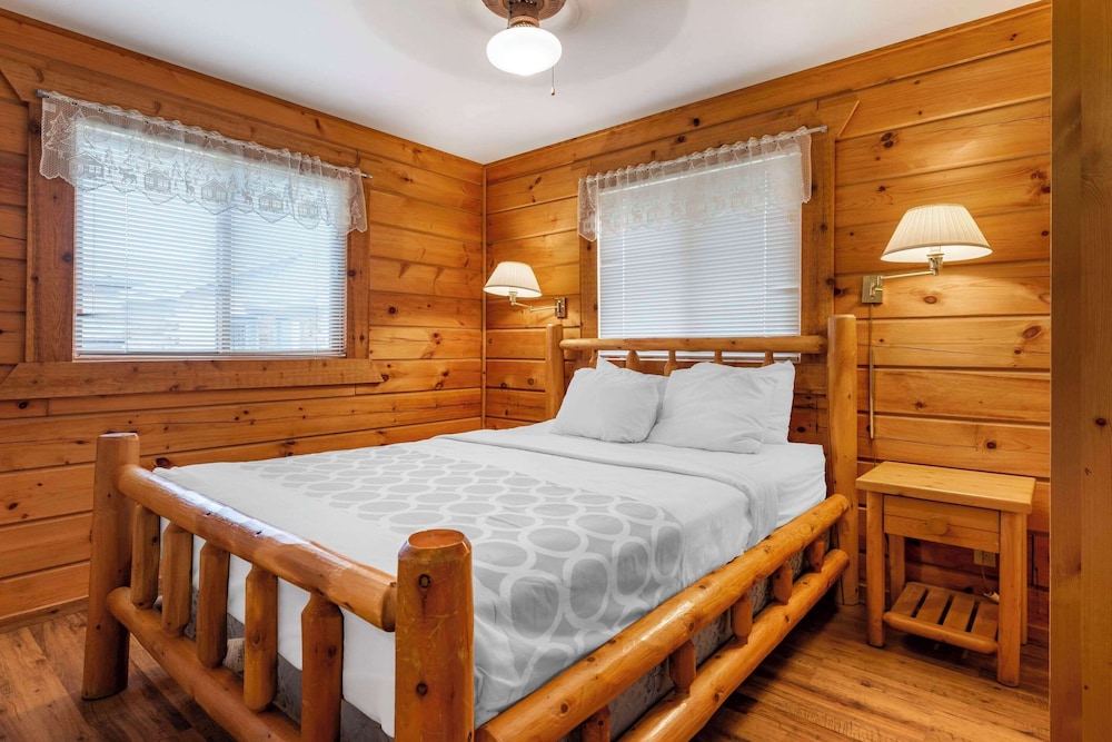 Three Bears Waterpark Resort Near Tomah, an Ascend Collection Hotel 13/50