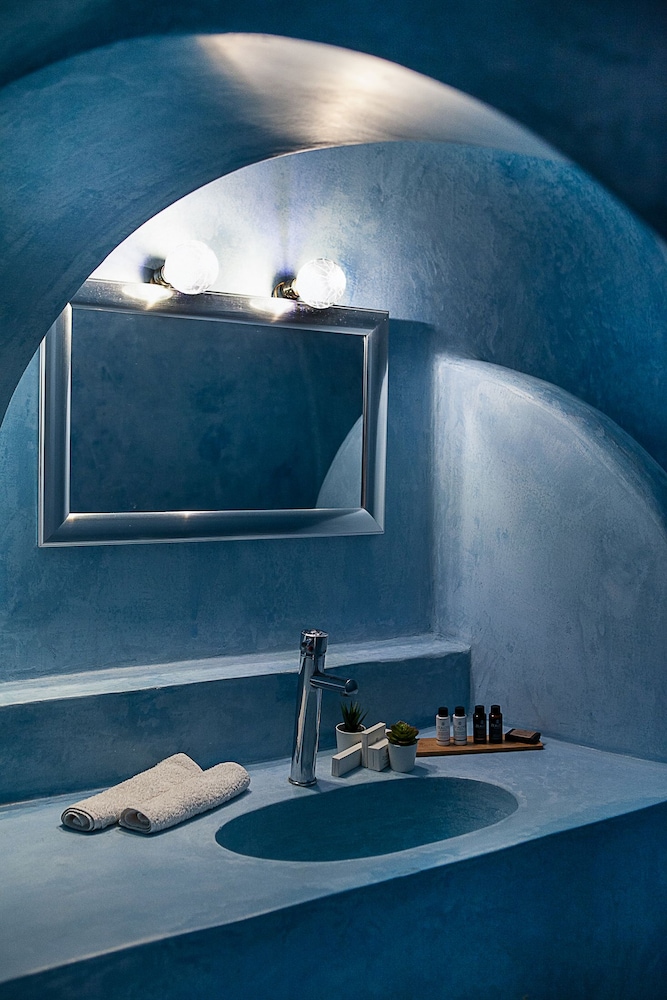 Radiant Santorini 19/45