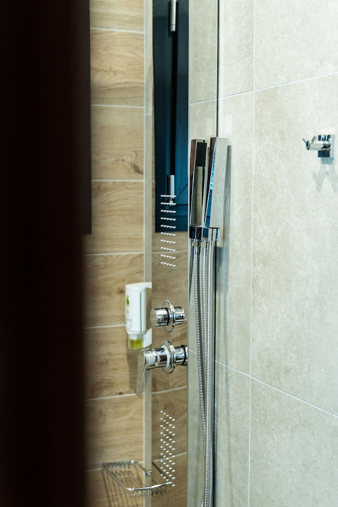 Empress Luxury Residences 34/36