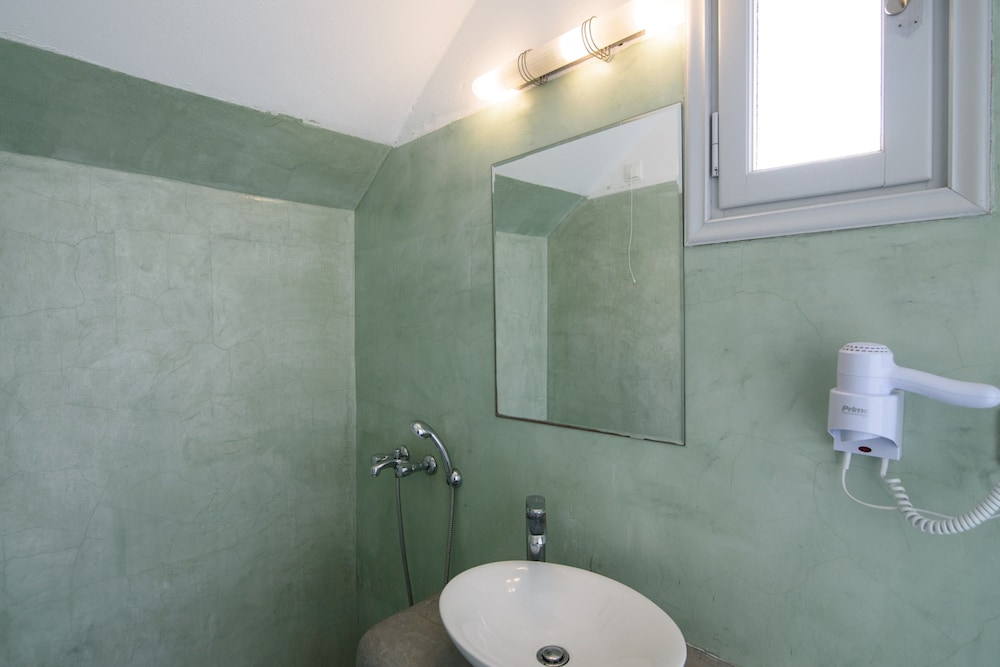 ATLAS BOUTIQUE HOTEL 70/73