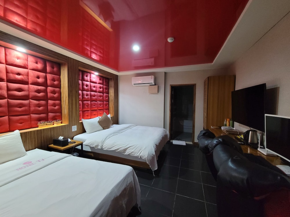 Hotel Tj 11/22