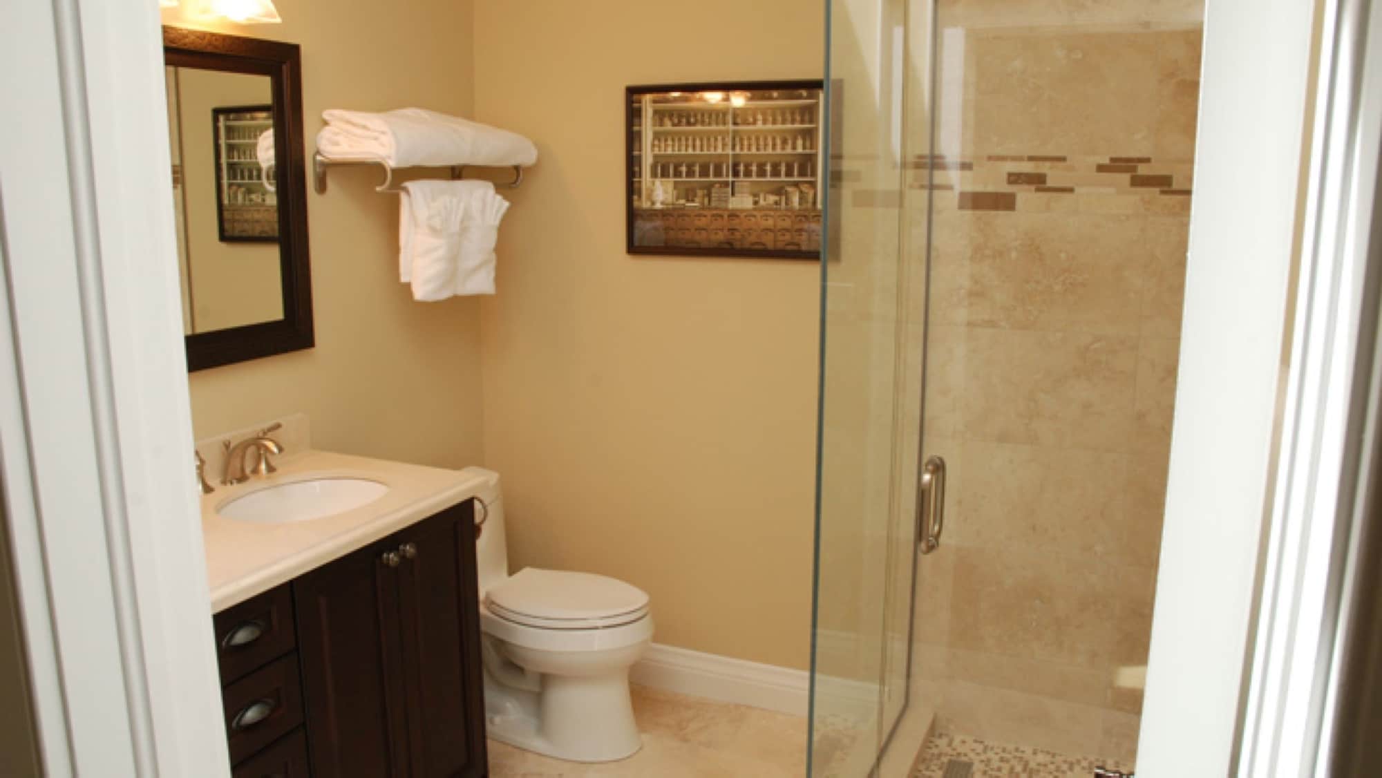 Adjoining, Deluxe, King Bed، 124 on Queen Hotel & Spa 7/8