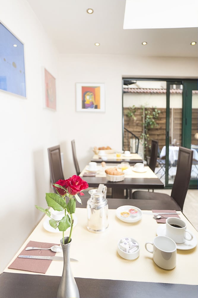 HOTEL PIERRE NICOLE 30/53