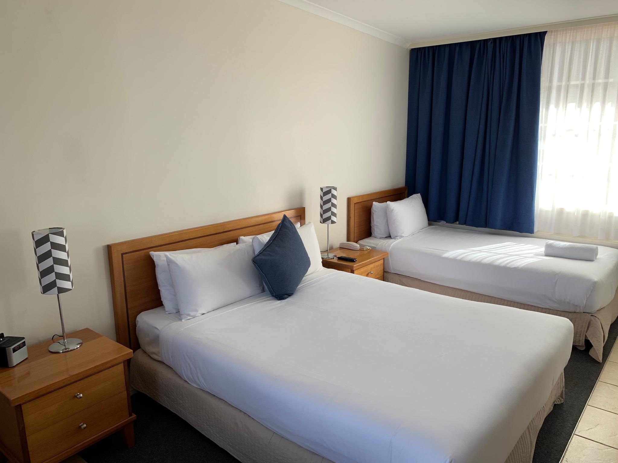 Room, Twin Beds, Lake Front