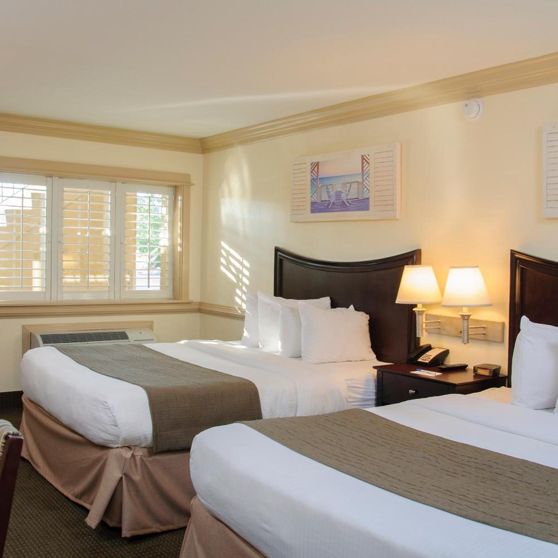 Room, 2 Queen Beds, Pool View, Main Building, Accessible