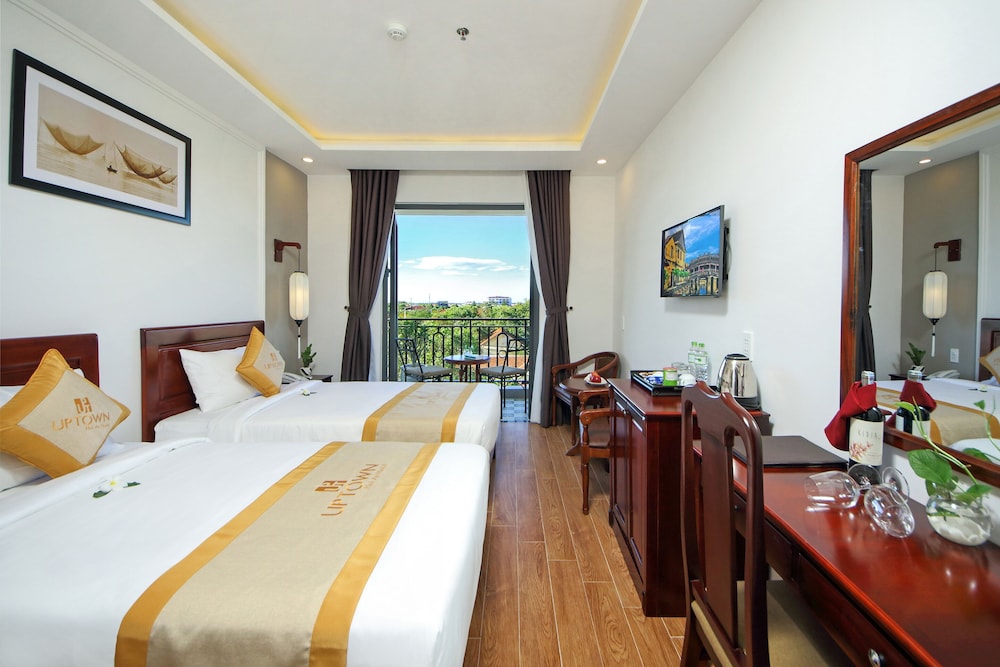 DELUXE, TWIN BEDS, CITY VIEW, BALCONY