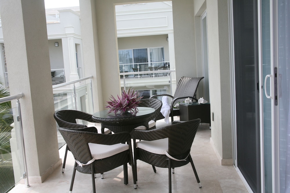The Atrium Resort 50/66
