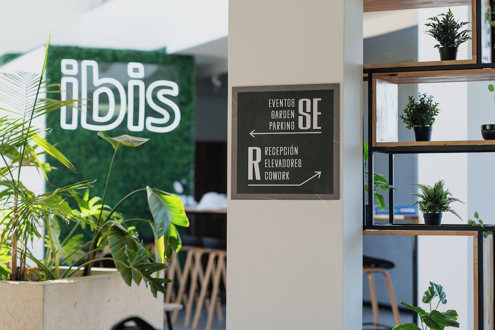 Ibis Puerto General San Martin 2/17