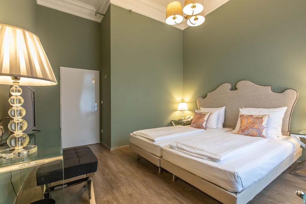 Hotel Monopol 26/63