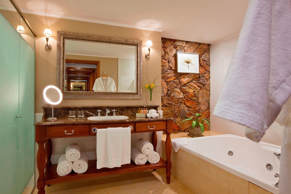 جناح جونيور بسرير كينج بإطلالة على النهر بشرفة، Sheraton Colonia Golf and Spa Resort 6/6