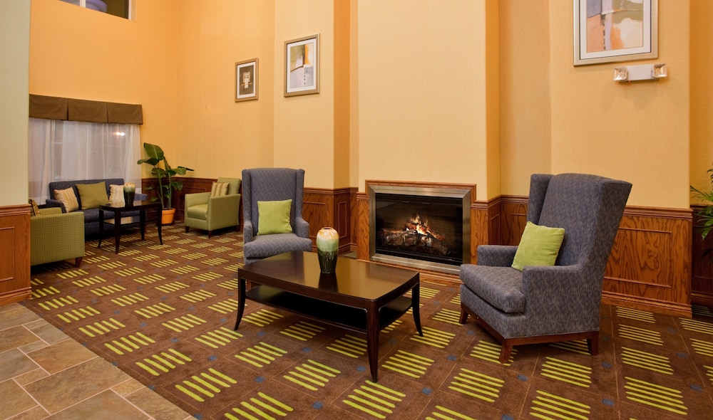 Holiday Inn Express Hotel Amp Stes Kansas City Sports Complex 34/55