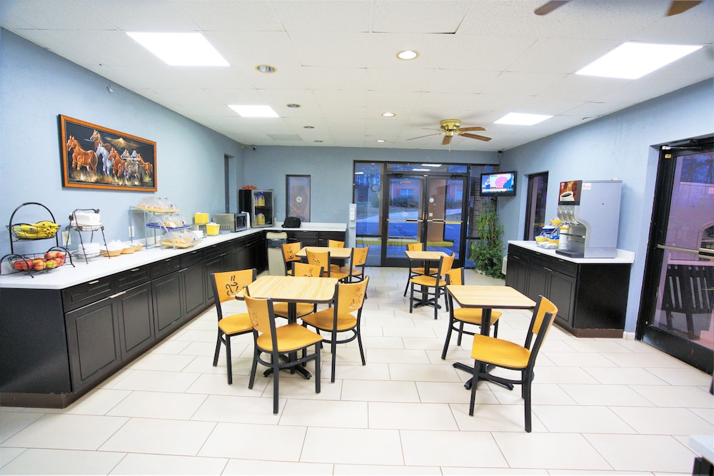 Columbus Inn and Suites 17/28