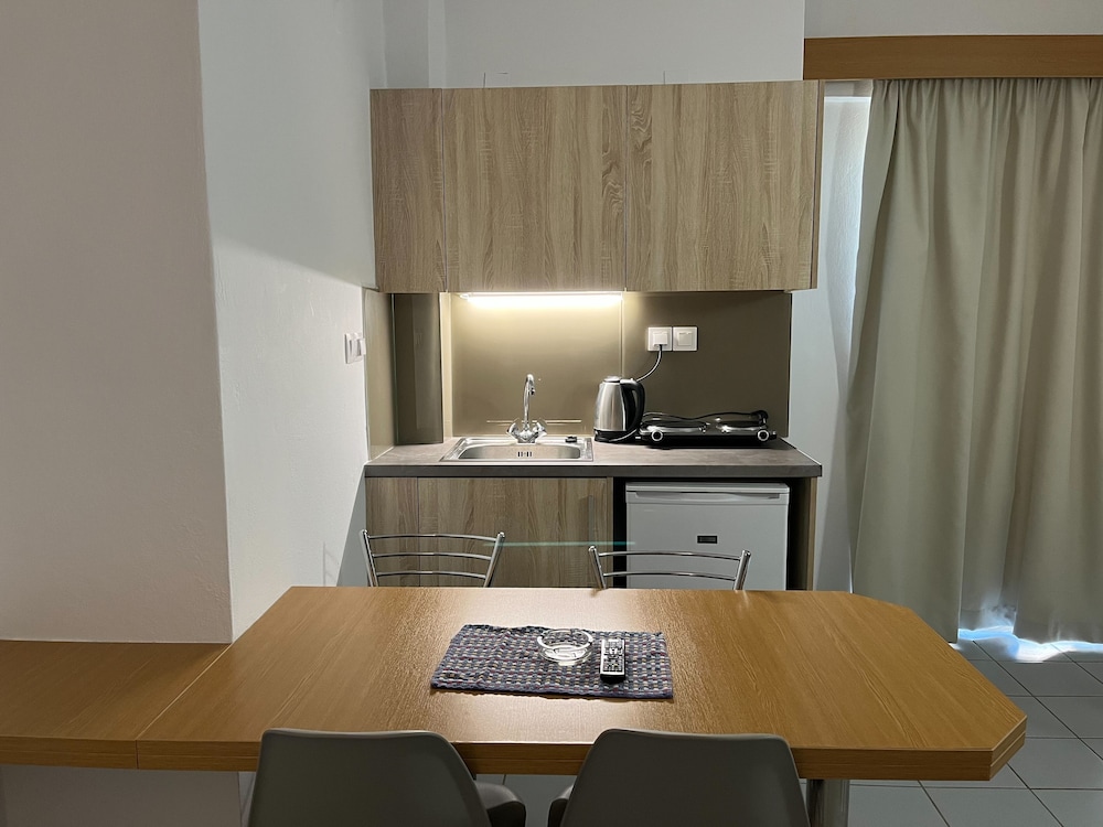 Acropolis Apartments 17/18