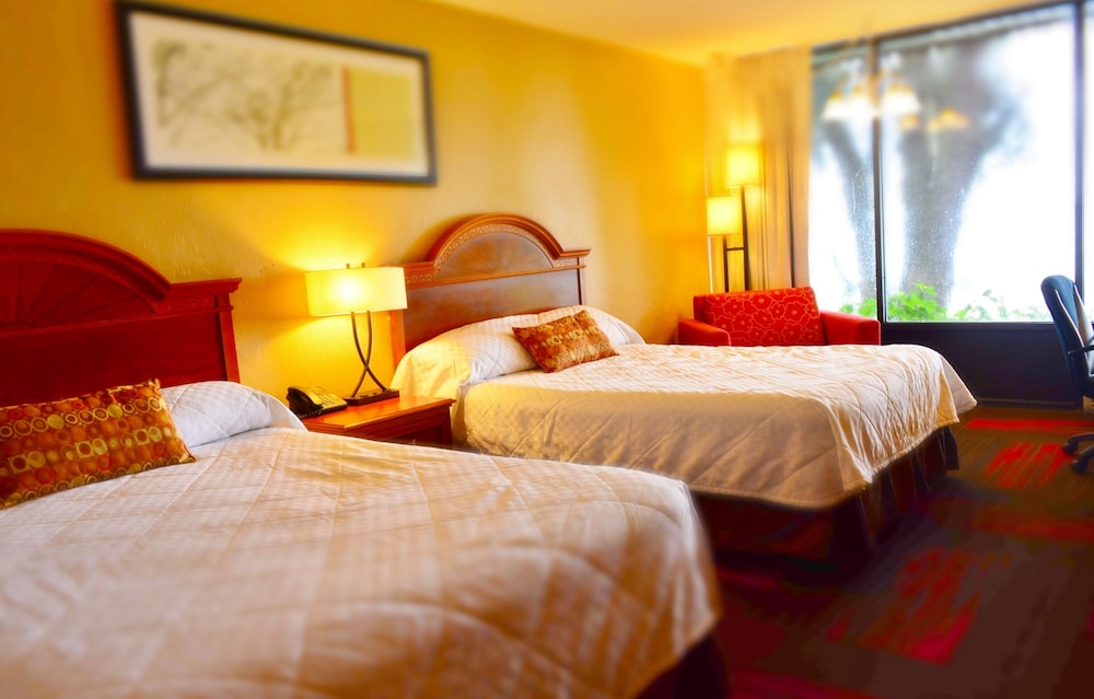 Crystal Cove Riverfront Resort 12/42