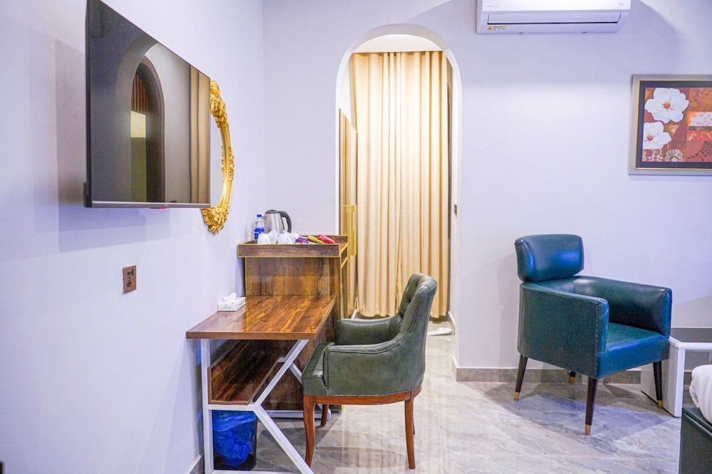 Grand Shalimar Hotel 42/47