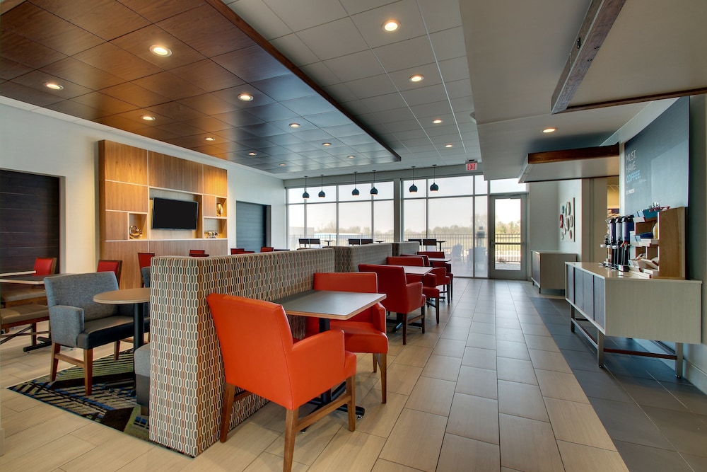 Holiday Inn Express & Suites Findlay North 44/52