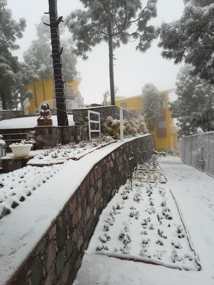 JuSTa Luxe Mukteshwar Retreat and Spa Mukteshwar 24/50