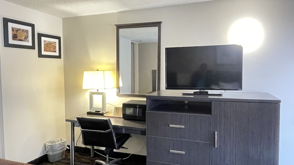 Whitney Inn & Suites 28/34