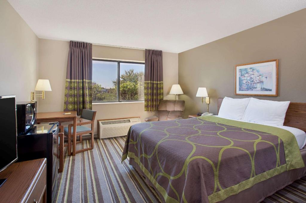 Super 8 By Wyndham Charles City 12/26