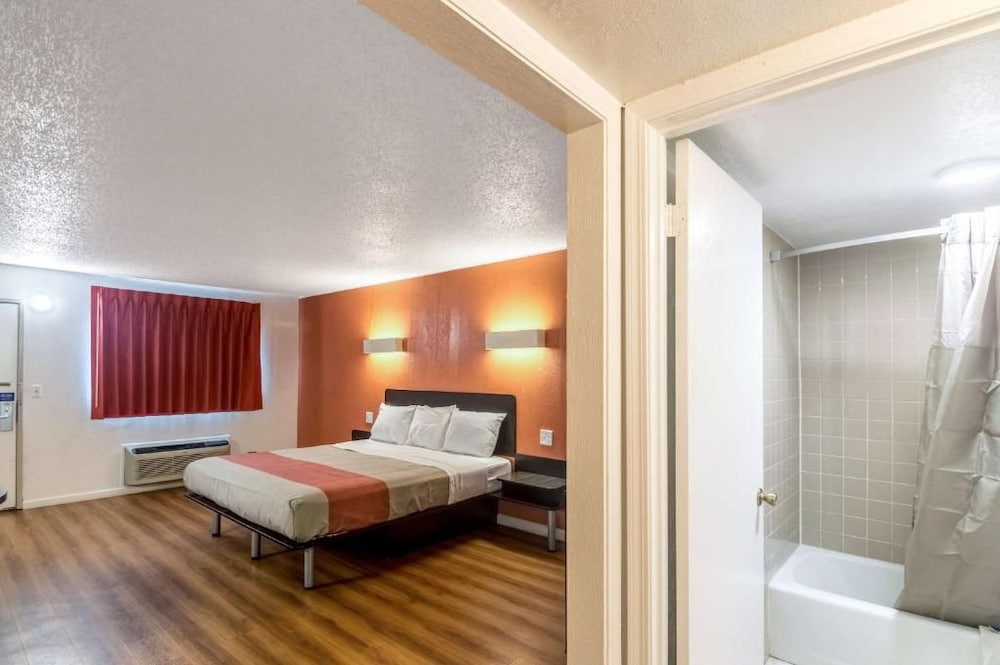 Motel 6 Clinton OK 38/64