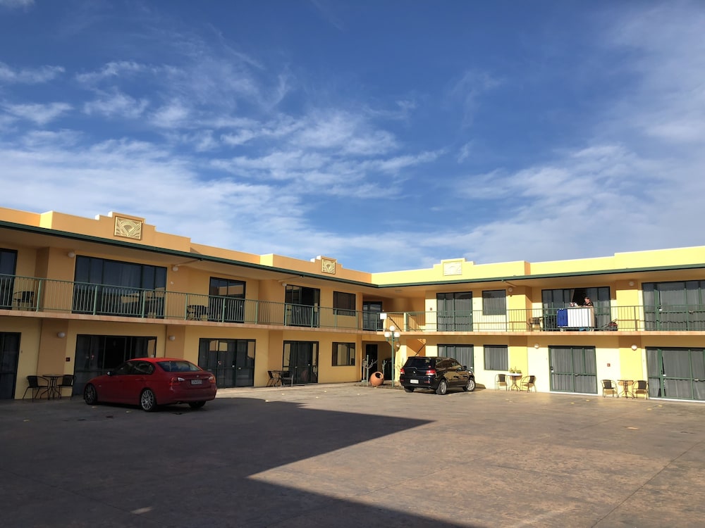 Deco City Motor Lodge 50/54