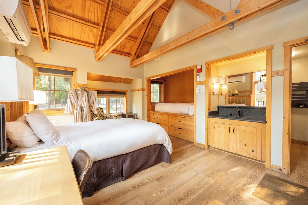 Sleeping Lady Mountain Resort 26/77