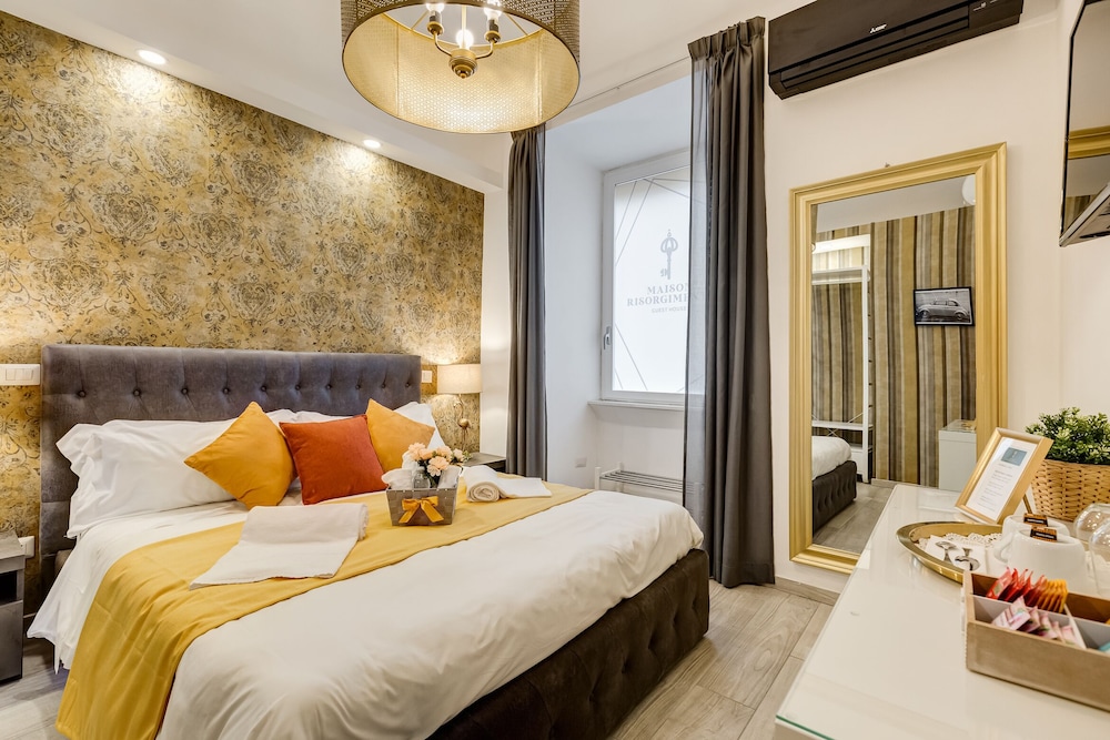 DELUXE, DOUBLE BED