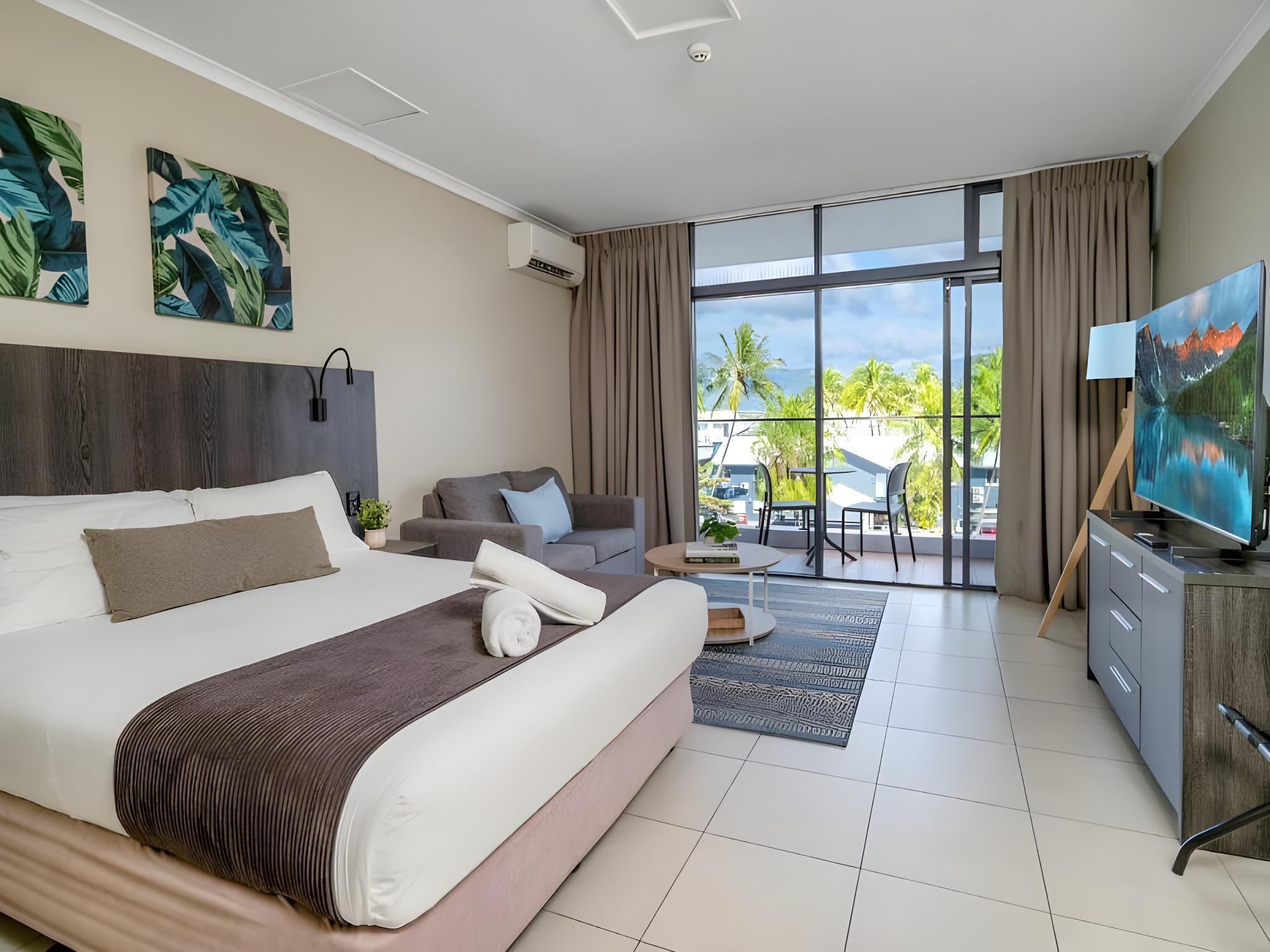 Split, Apartment, King Bed, Pool Side, Balcony