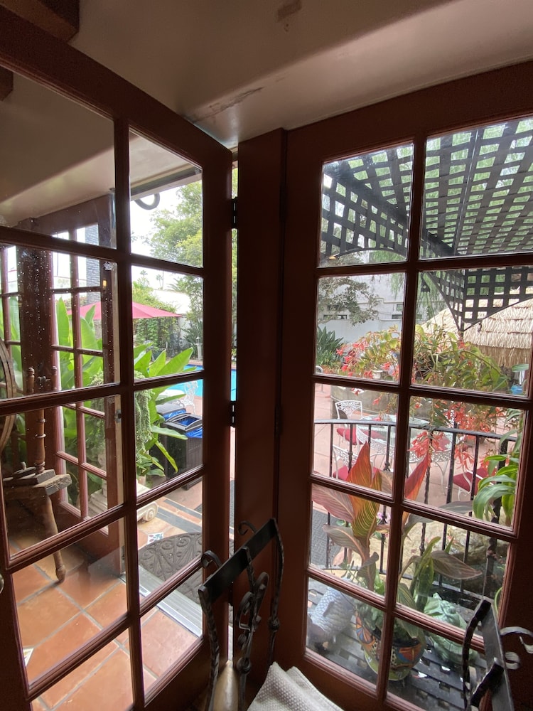 Villa Rosa Inn 34/78