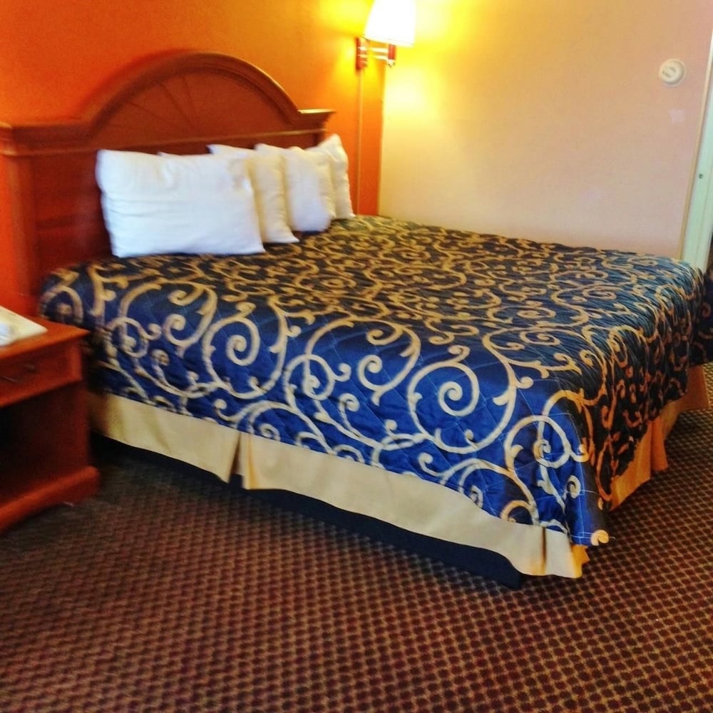 Americas Best Value Inn Forest 13/24