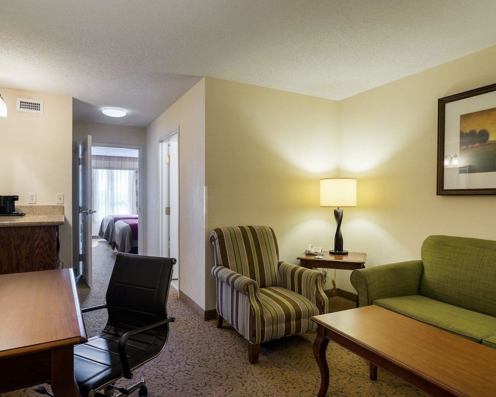 Comfort Inn & Suites Dover near Speedway 33/56