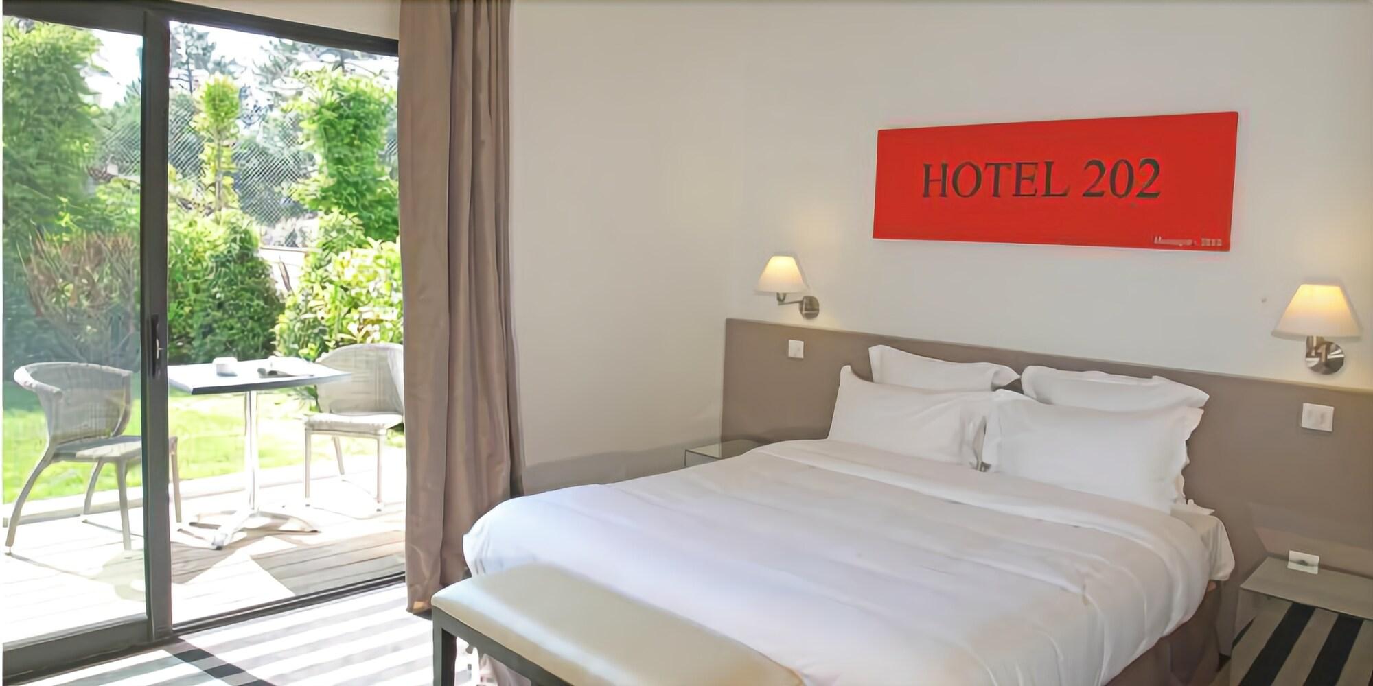 Hotel 202 18/47