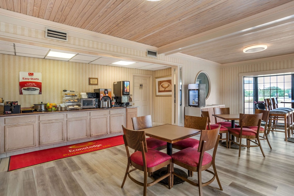 Econo Lodge Inn & Suites Philadelphia MS 69/80