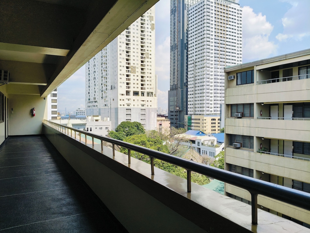 Tropicana Suites 69/74