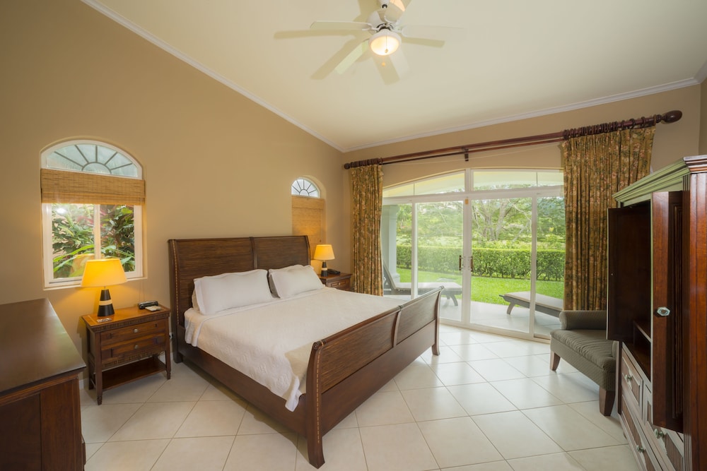 Stay in Costa Rica 5/33