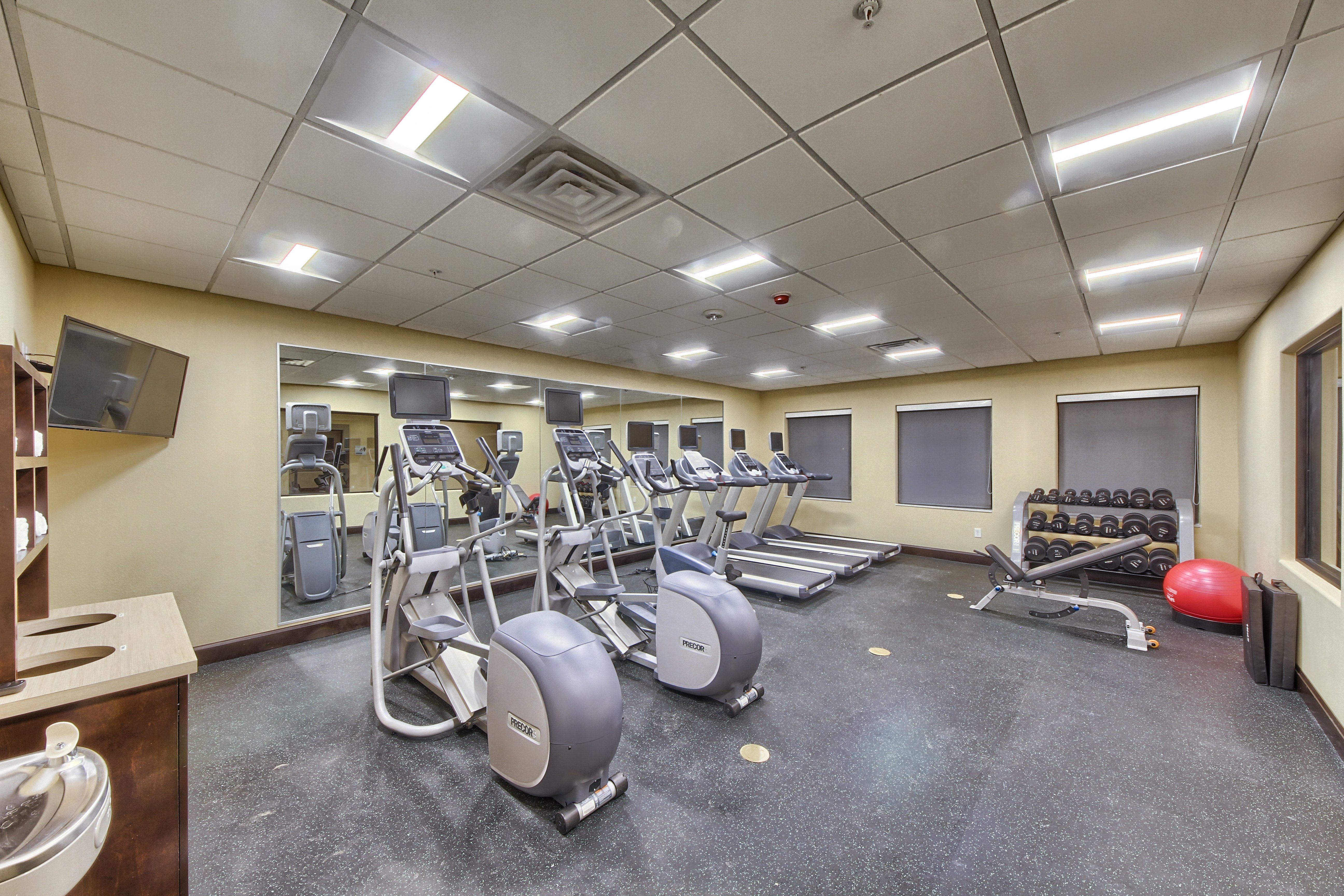 Holiday Inn Express And Suites Carrizo Springs 24/40