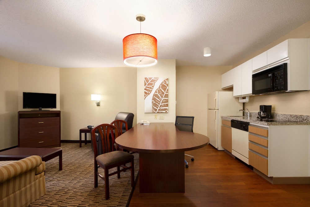 MainStay Suites Greensboro 30/46