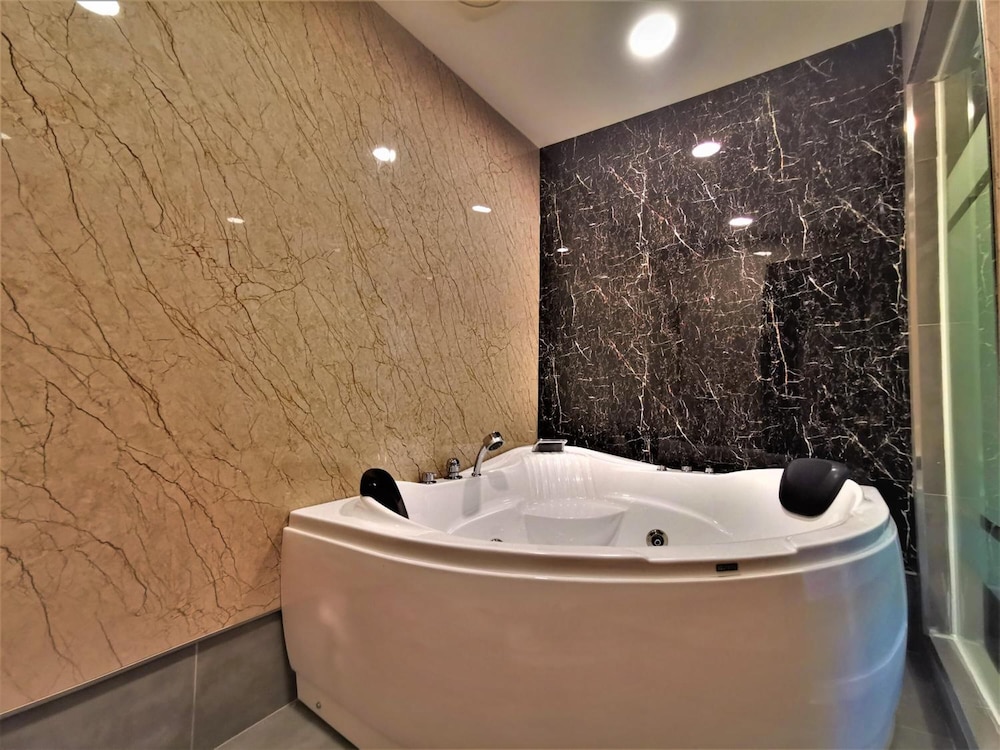Prestigo Hotel 50/53