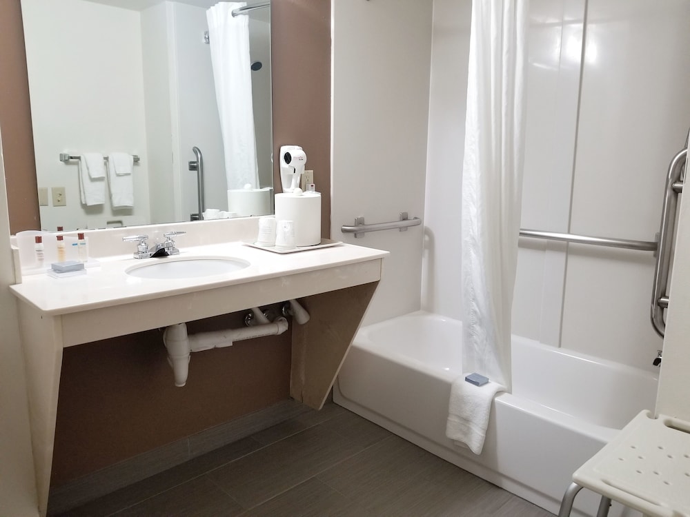 Wingate By Wyndham Raleigh Durham Airport 10/30