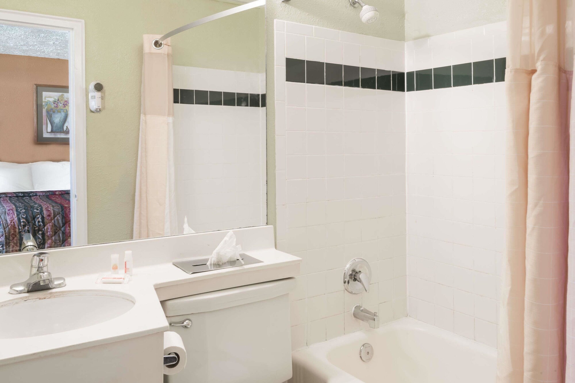 جناح استوديو بسريرين كوين، Days Inn by Wyndham Henrietta/Rochester Area 2/2
