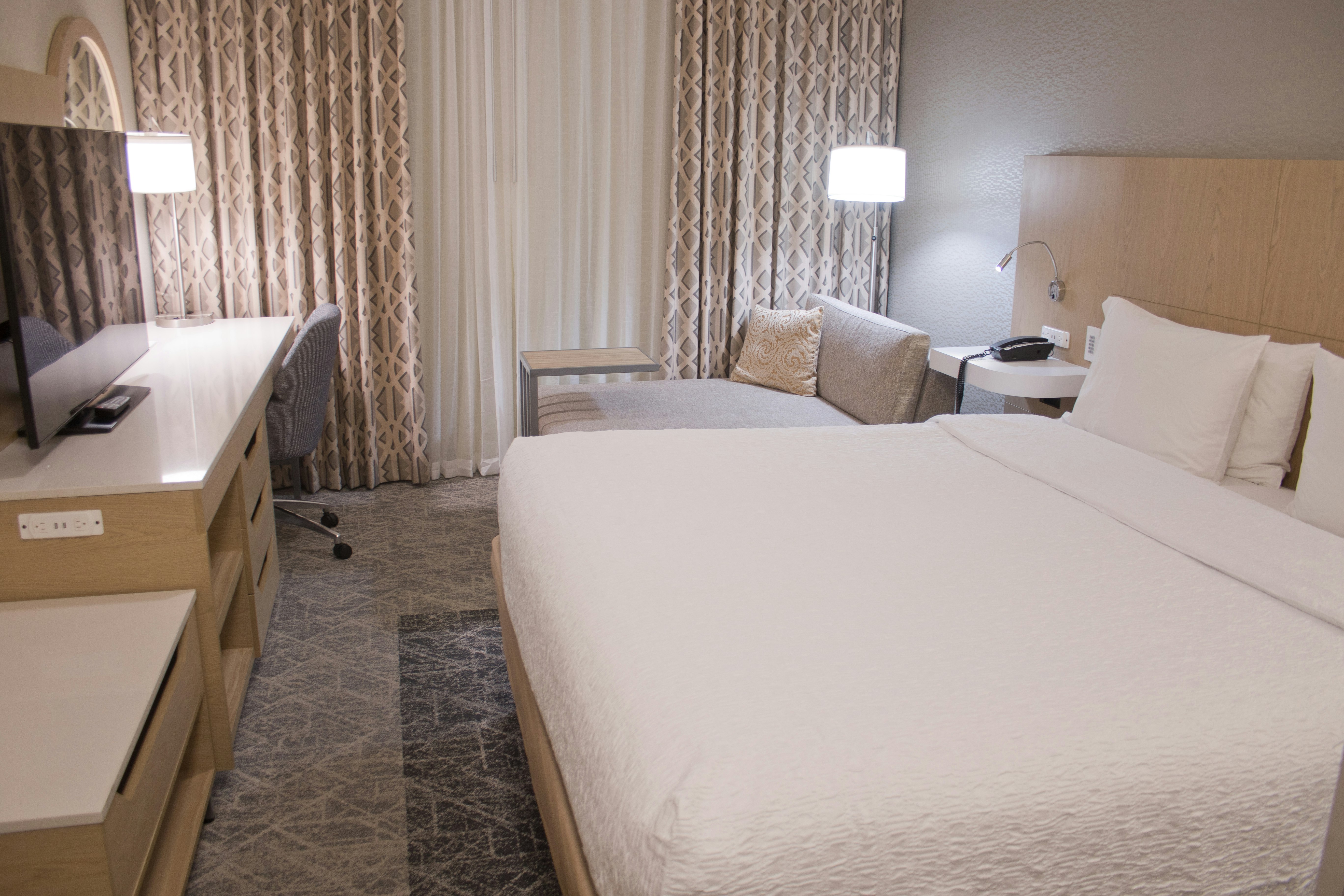 ROOM, KING BED