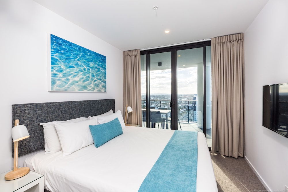 2 BEDROOMS, APARTMENT, PARTIAL OCEAN VIEW
