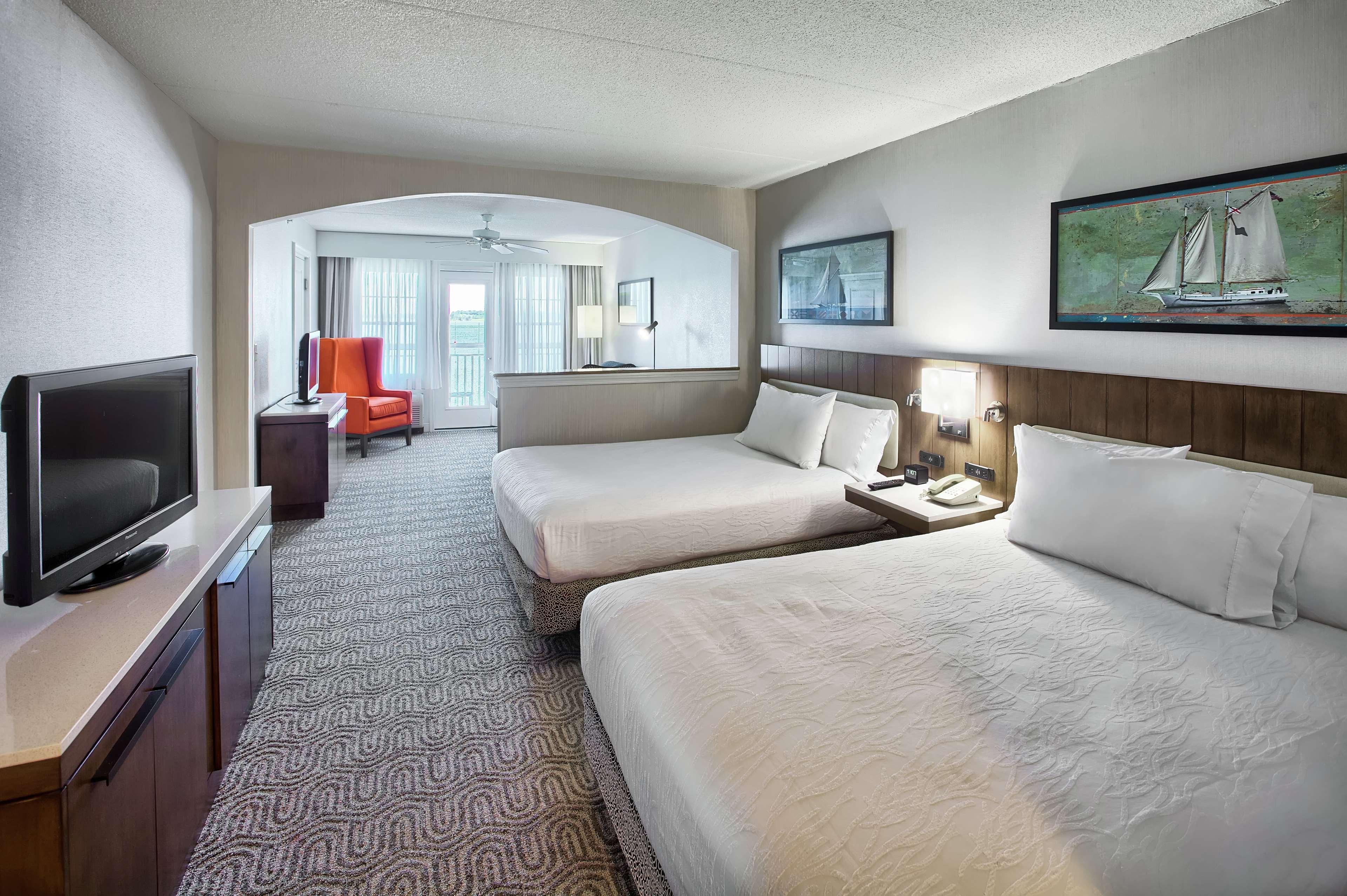 Junior Suite, 2 Queen Beds, Bay Front, Sofa, Balcony